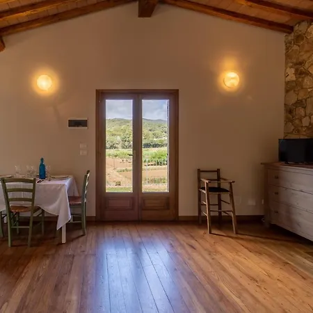 Valdana Charming Flat With Veranda And Garden