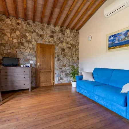 Valdana Charming Flat With Veranda And Garden * Casa Buraccio