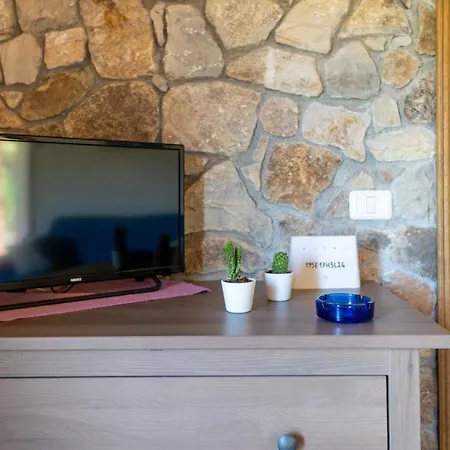 Valdana Charming Flat With Veranda And Garden Appartamento